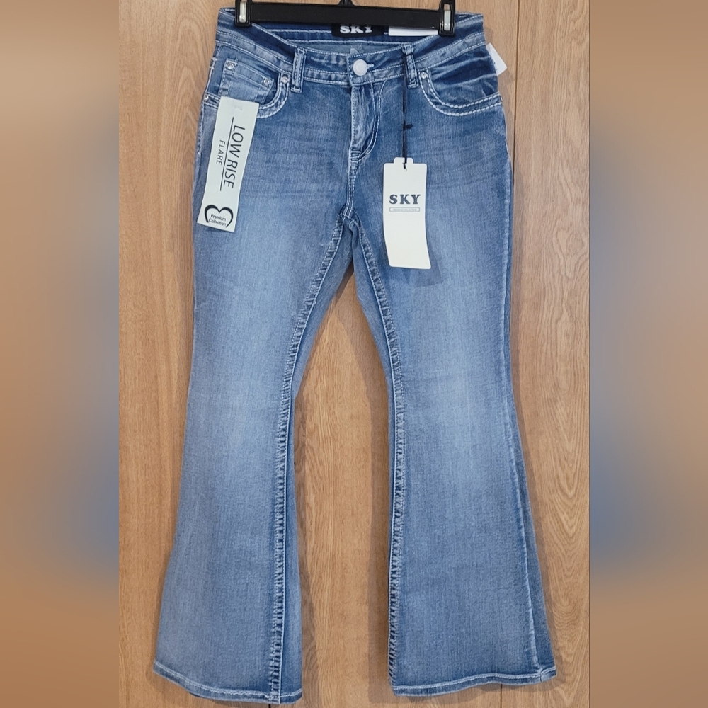 NWT Sky Women's Skull Low Rise Bootcut Jeans Size 9/10, 29